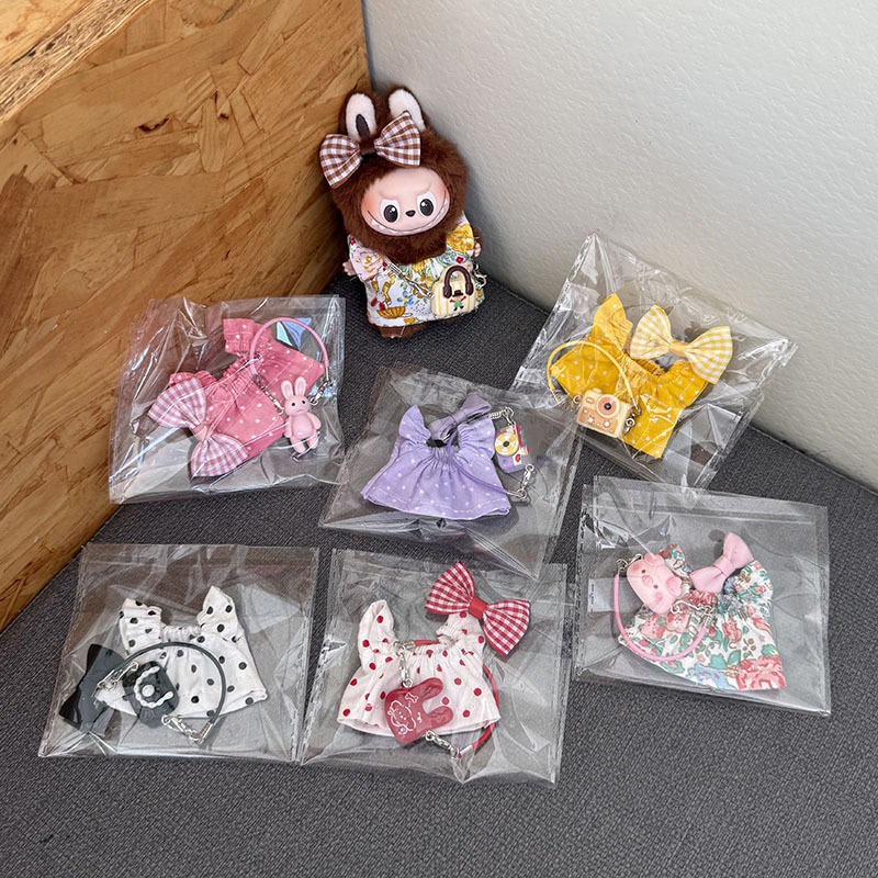 Baby Products Expo - ชุดเสื้อผ้าตุ๊กตา Labubu รุ่นที่สี่ ชุดมินิเบบี้ พร้อมเข็มกลัด Labubu