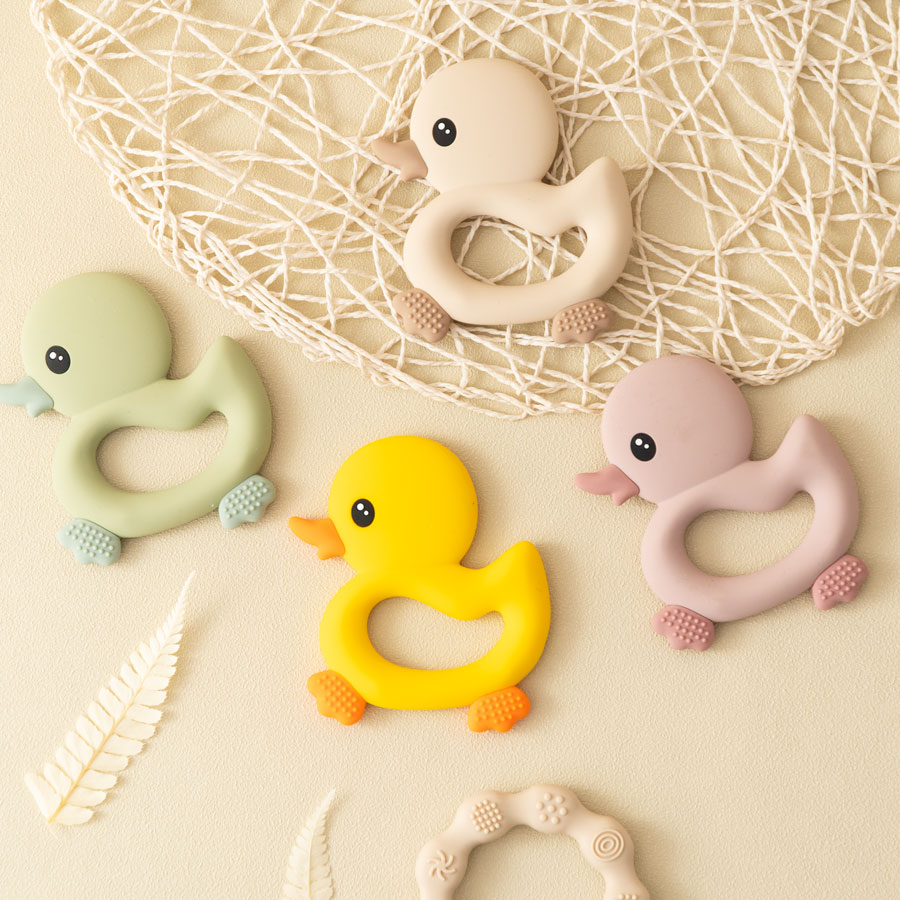 Baby Products Expo - 1PCS Baby Teetherของเล่นการ์ตูนเป็ดซิลิโคนTeetherสําหรับทารกBPAฟรีTeethingเคี้ยวของเล่นSoft Teetherเด็กอุปกรณ์เสริม